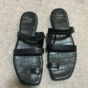 Only worn once black sandals
